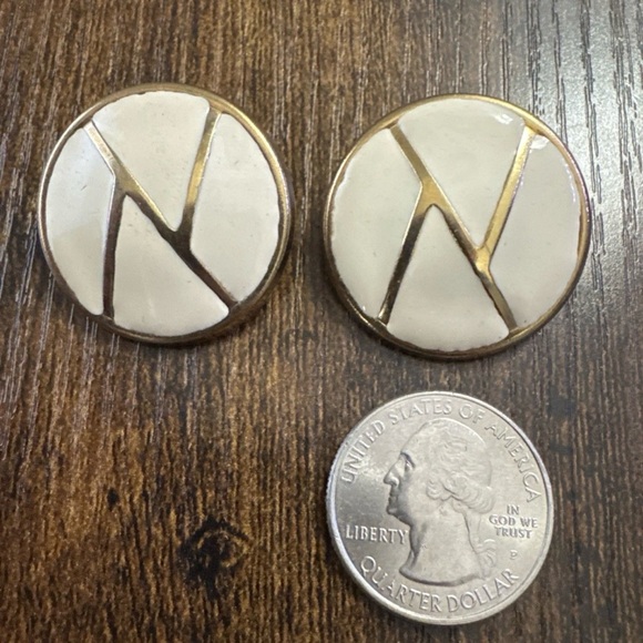 Vintage Gold Tone White Enamel Earrings Round Circle Cocktail Statement Fashion - Picture 2 of 3